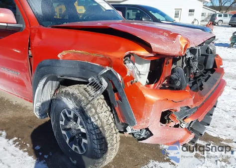 2017 Toyota Tacoma Trd Off Road z USA, uszkodzony, nr VIN 3TMDZ5BN3HM022175